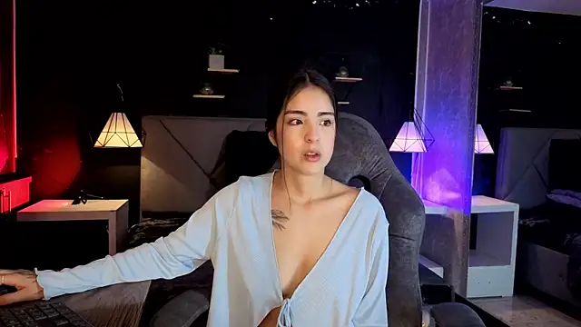 giapearl25 online show from October 30, 2025, 1:23 pm