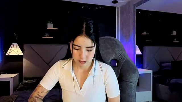 giapearl25 online show from November 8, 2025, 1:22 pm