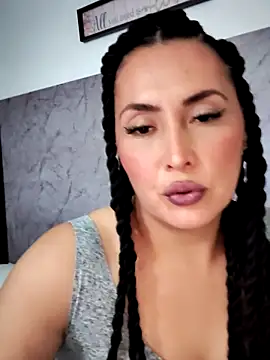Snapshot of Nina-Velour chatting on October 9, 2025, 11:36 pm Nina-Velour online show from October 9, 2025, 11:36 pm