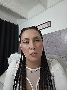 Snapshot of Nina-Velour chatting on October 17, 2025, 12:14 am Nina-Velour online show from October 17, 2025, 12:14 am