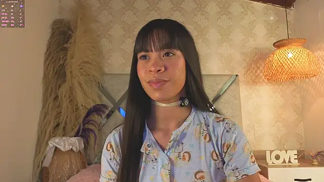 kimhilton  online show from November 9, 2025, 3:49 am