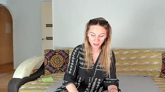 Amalia Mio online show from June 3, 2026, 8:28 am