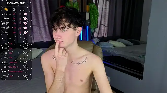 Cute Mike online show from October 19, 2025, 6:14 am