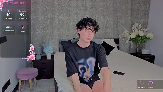 Cute Mike online show from November 28, 2025, 8:00 pm