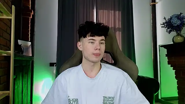 Cute Mike online show from February 19, 2026, 5:58 am