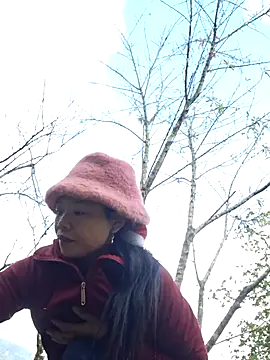 miomio-12 online show from October 27, 2025, 2:26 am