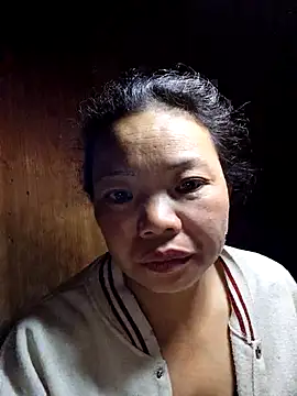 miomio-12 online show from December 5, 2025, 8:27 pm