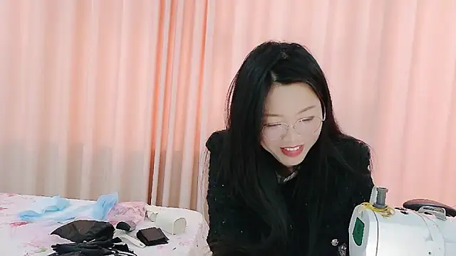 CCOO520 online show from October 31, 2025, 4:24 am