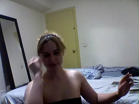 Snapshot of celeste_420ff chatting on May 25, 2026, 6:36 pm celeste 420ff online show from May 25, 2026, 6:36 pm