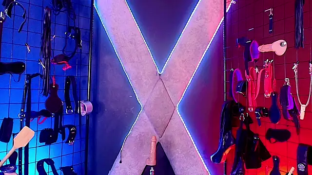 mranii queen bdsm  online show from February 10, 2026, 1:15 pm