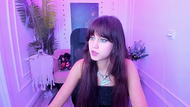 TiffanyYounge online show from October 27, 2025, 12:20 pm