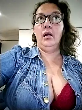 -saraqueen- online show from November 14, 2025, 4:28 pm