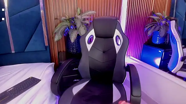 Lia Kitten online show from October 6, 2025, 6:11 am