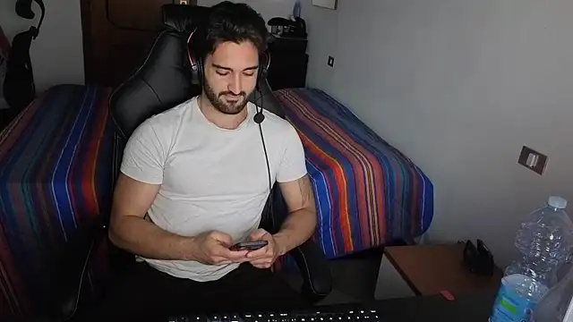 Al3xox02 online show from April 15, 2026, 7:58 pm