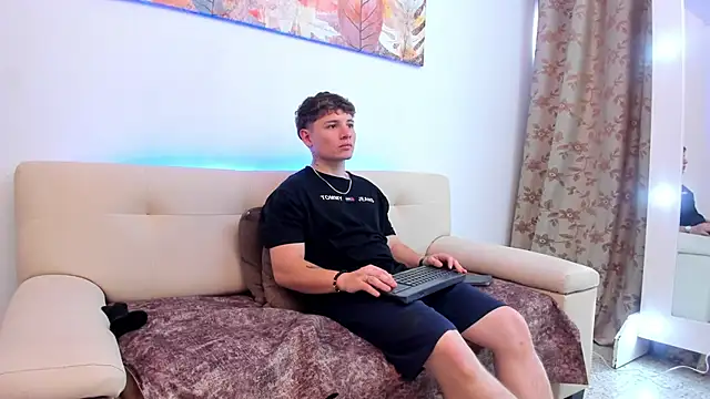 Leoo Miller online show from October 7, 2025, 8:50 pm