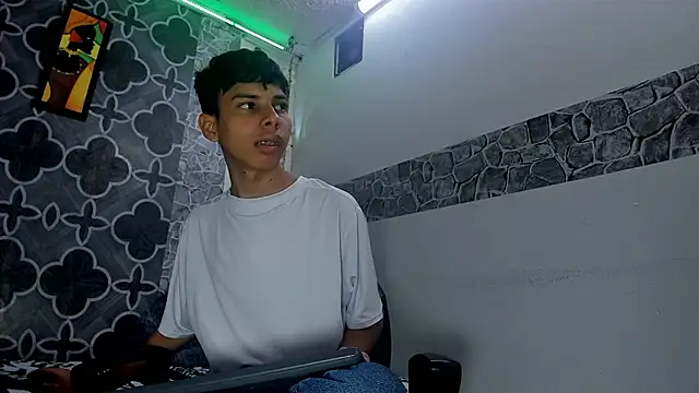 sexyboys cutex18 online show from February 7, 2026, 8:56 pm