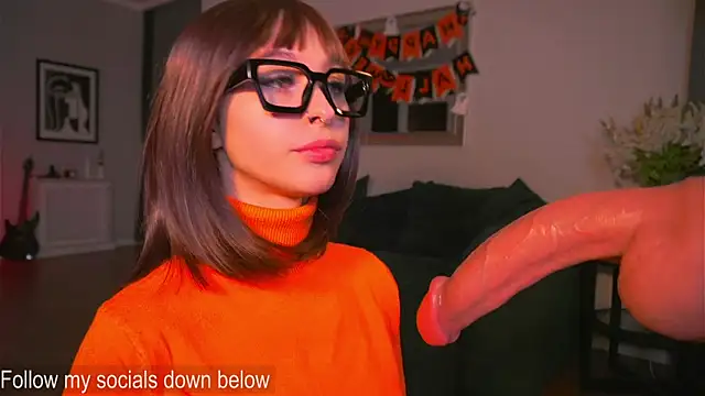 karolineneuer  online show from October 27, 2025, 2:15 am