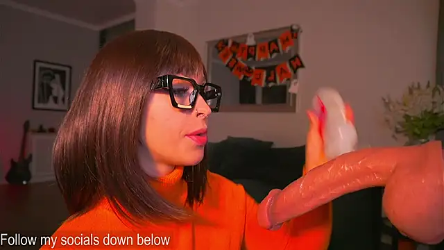 karolineneuer  online show from October 30, 2025, 12:12 am