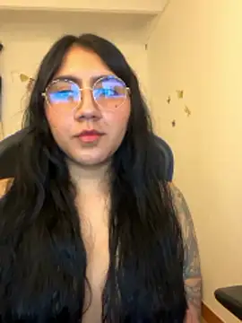 LoveLyy- online show from December 17, 2025, 6:58 pm