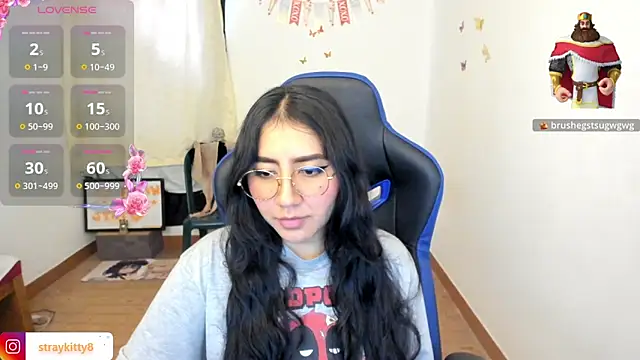 LoveLyy- online show from April 16, 2026, 9:15 pm