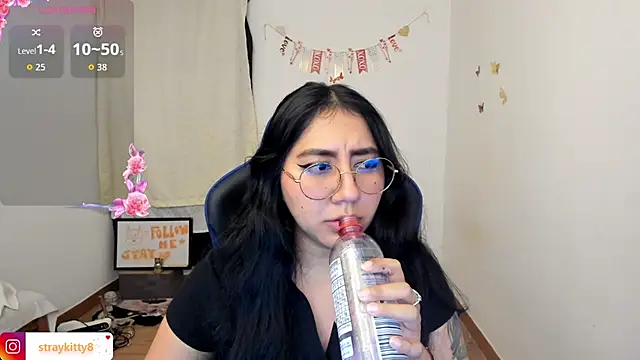 LoveLyy- online show from June 5, 2026, 11:43 pm