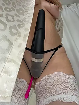 Aurynne online show from March 1, 2026, 8:22 pm