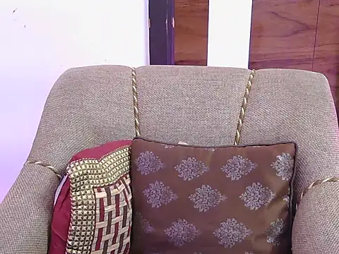 cute zaraa online show from November 27, 2025, 4:47 am