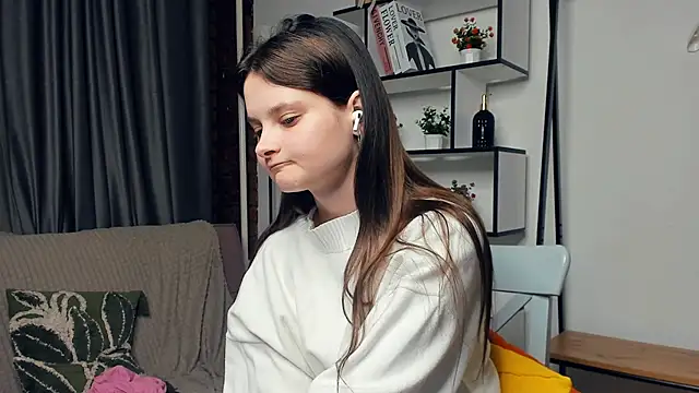 SkyDoll online show from October 6, 2025, 9:23 pm