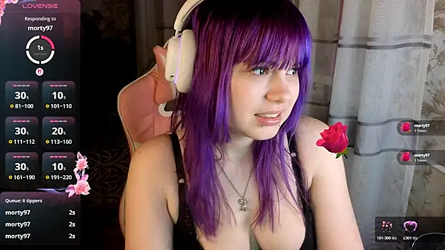 KristiBloom online show from April 11, 2026, 9:41 pm