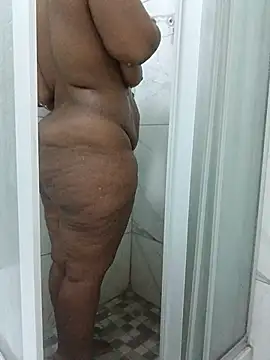 Snapshot of Bigboobsbooty chatting on November 23, 2025, 2:33 am Bigboobsbooty online show from November 23, 2025, 2:33 am