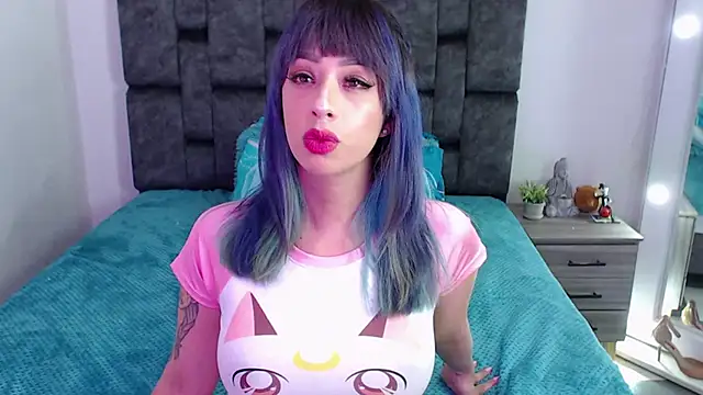 Allisonpetite1 online show from October 12, 2025, 7:35 pm
