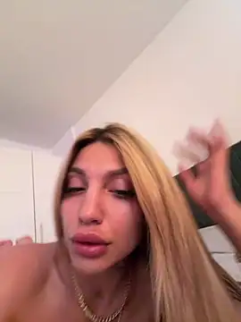 Snapshot of Ashley_luxx chatting on May 8, 2026, 3:17 pm Ashley luxx online show from May 8, 2026, 3:17 pm
