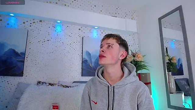 Snapshot of JackFrosst chatting on January 11, 2026, 12:21 pm JackFrosst online show from January 11, 2026, 12:21 pm