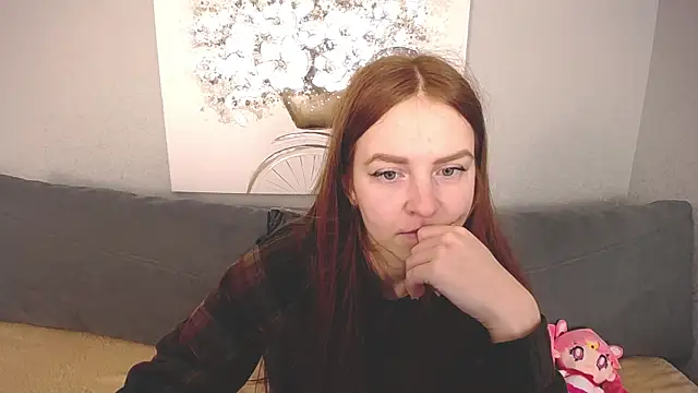 Evarey  online show from November 3, 2025, 5:20 am