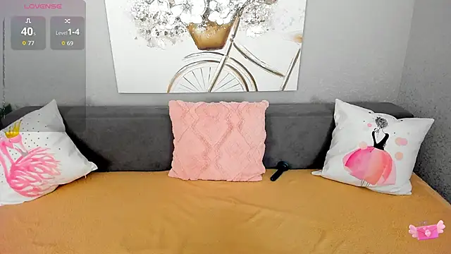 Evarey  online show from December 5, 2025, 6:44 am