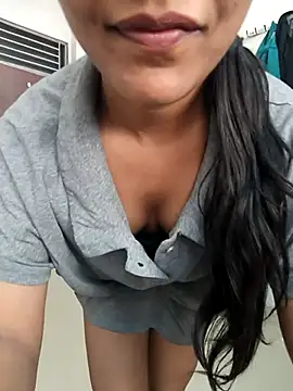 anshika0124 online show from November 27, 2025, 5:31 am