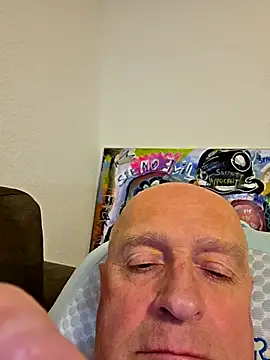 Snapshot of rudy-kralik chatting on April 2, 2026, 10:40 pm rudy-kralik online show from April 2, 2026, 10:40 pm