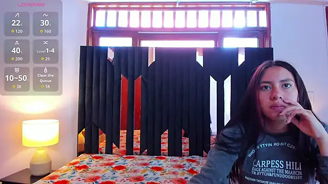 Sofy and Mia online show from November 1, 2025, 12:51 pm