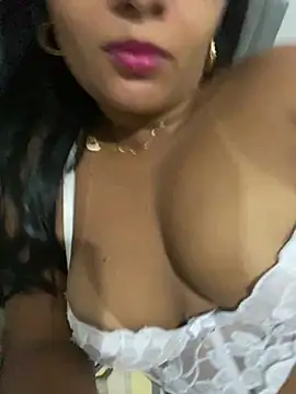 Brunamorenago online show from March 3, 2026, 8:04 pm