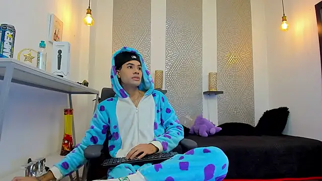 JacobBlackwell  online show from November 9, 2025, 7:34 pm