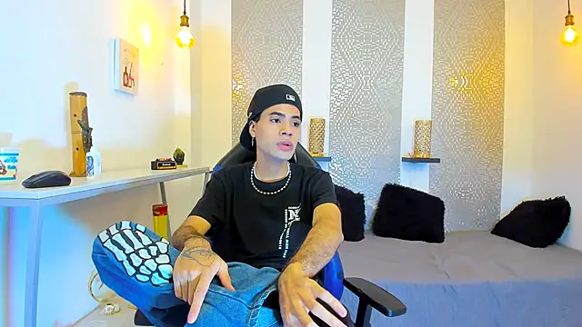 JacobBlackwell  online show from November 18, 2025, 7:29 pm