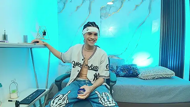 JacobBlackwell  online show from March 3, 2026, 3:34 am