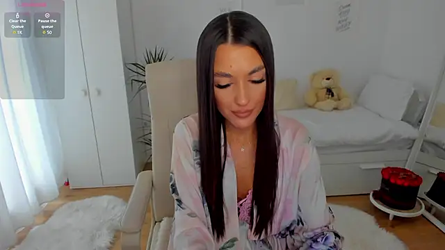 Snapshot of bubbledoll77 chatting on February 17, 2026, 8:11 am bubbledoll77 online show from February 17, 2026, 8:11 am