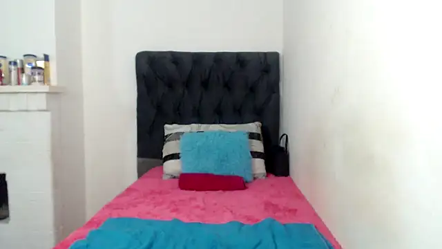 MissLola026 online show from January 12, 2026, 1:38 pm