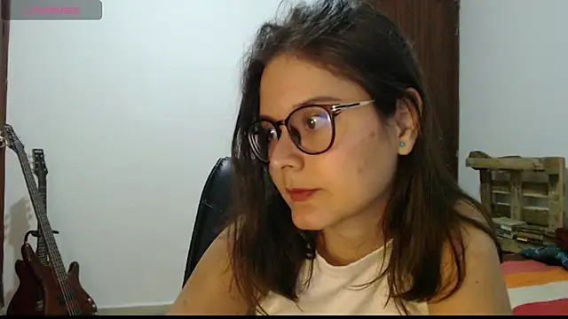 CarlaLorez online show from April 10, 2026, 1:33 am