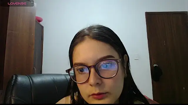 Snapshot of CarlaLorez chatting on June 14, 2026, 9:50 pm CarlaLorez online show from June 14, 2026, 9:50 pm