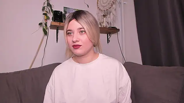 ShyBunny1 online show from October 8, 2025, 6:22 am