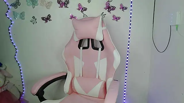 luna00bella7 online show from October 31, 2025, 2:56 am