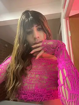 SiaraRealist online show from November 7, 2025, 6:30 pm