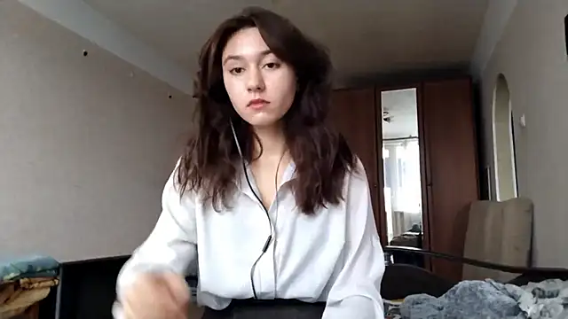 MiaLovelyOne online show from October 17, 2025, 9:12 am